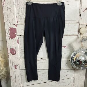 Yogalicious Black High-Waisted Cropped Athleisure Leggings Polyester Blend Med